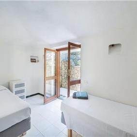3 Bedroom Seaside Villa in Portobello near Santa Teresa Gallura, sleeps 6