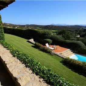 Luxury 5 Bedroom Villa with Pool and Sea Views in Pevero, Porto Cervo, sleeps 10