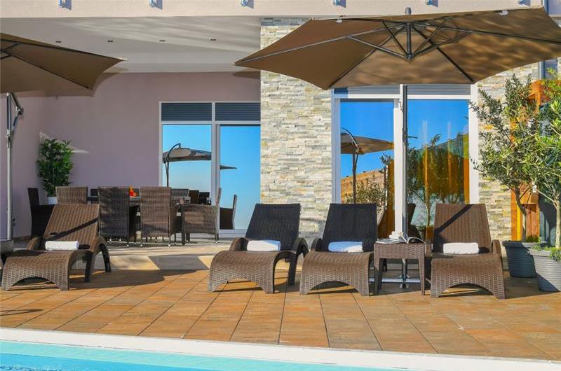 8 Bedroom Villa with 2 Pools and Sea Views near Opatija, sleeps 16