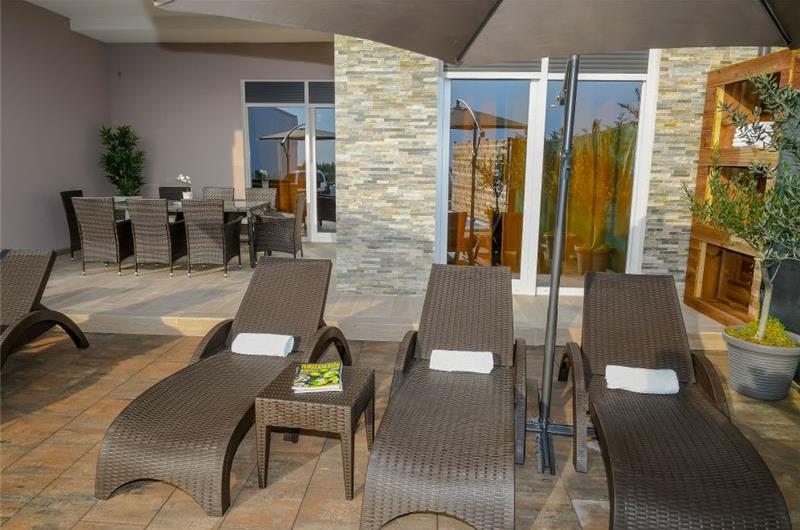 8 Bedroom Villa with 2 Pools and Sea Views near Opatija, sleeps 16