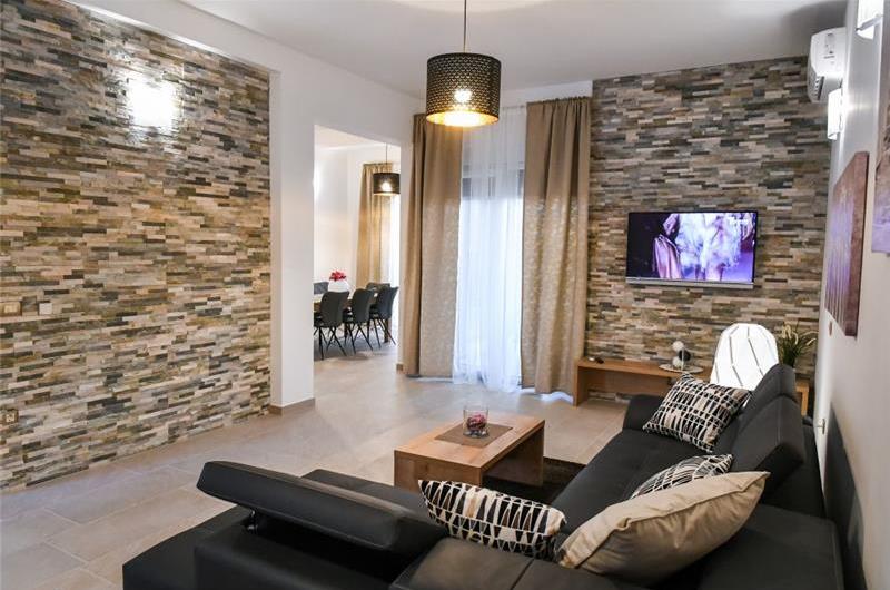 8 Bedroom Villa with 2 Pools and Sea Views near Opatija, sleeps 16