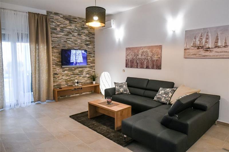 8 Bedroom Villa with 2 Pools and Sea Views near Opatija, sleeps 16