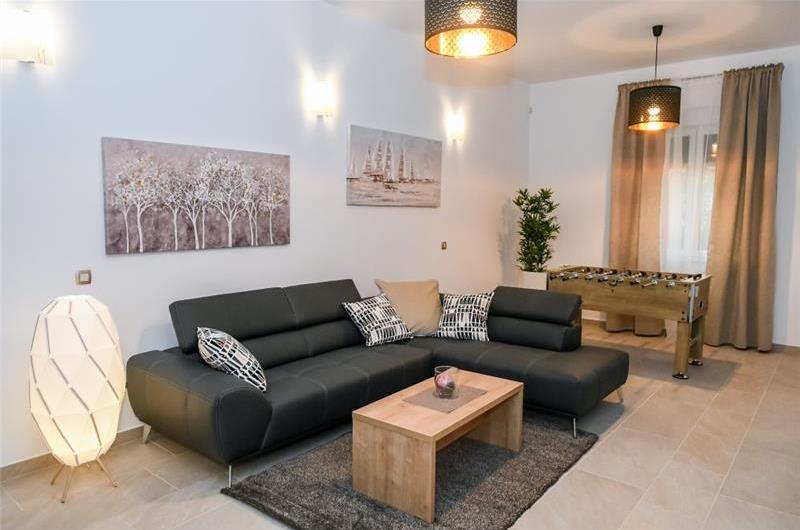 8 Bedroom Villa with 2 Pools and Sea Views near Opatija, sleeps 16