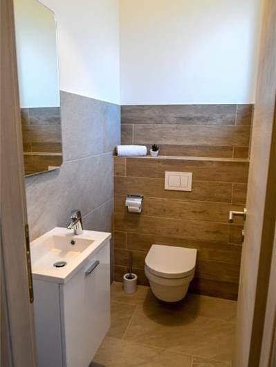 8 Bedroom Villa with 2 Pools and Sea Views near Opatija, sleeps 16