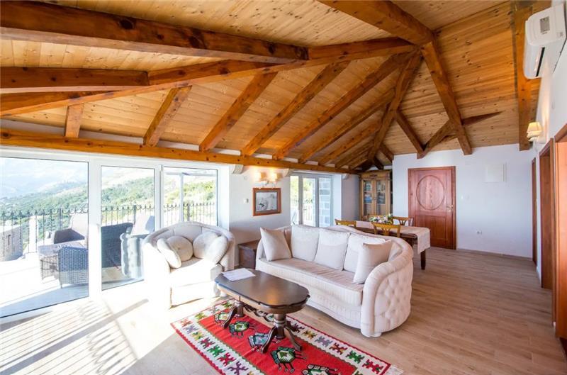 1 Bedroom Apartment with 2 Shared Pools, sleeps 2