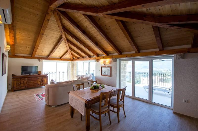 1 Bedroom Apartment with 2 Shared Pools, sleeps 2