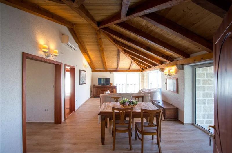 1 Bedroom Apartment with 2 Shared Pools, sleeps 2