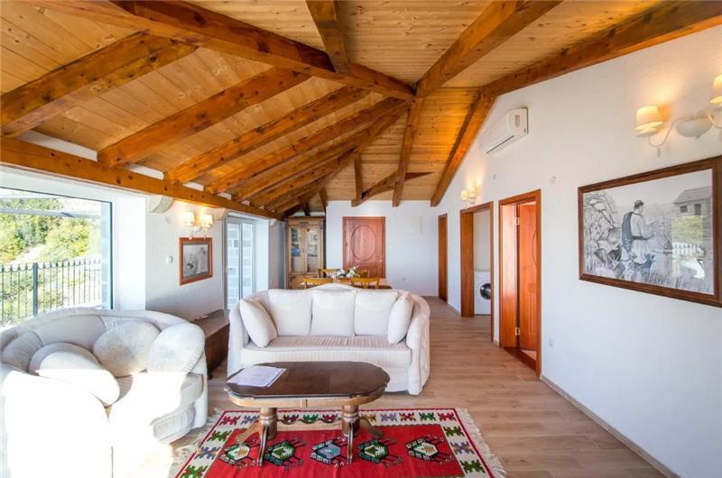 1 Bedroom Apartment with 2 Shared Pools, sleeps 2