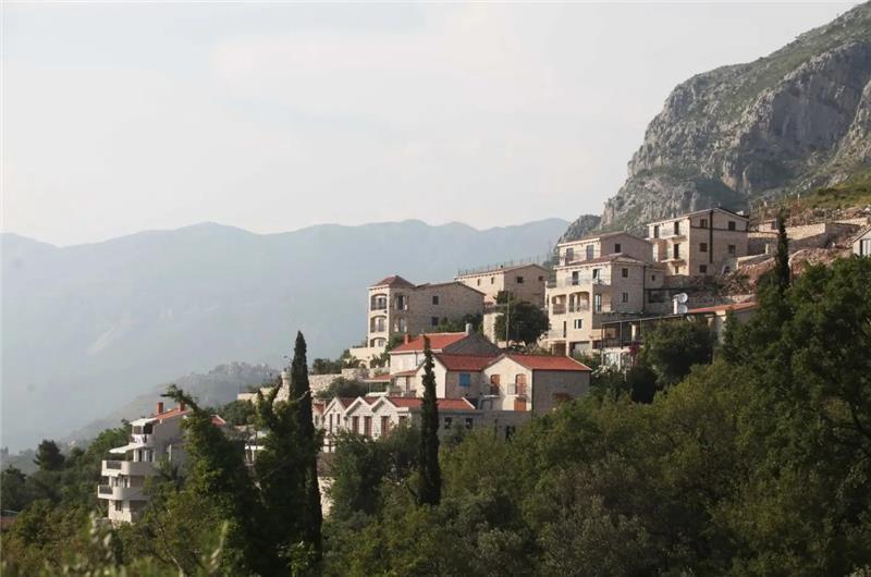 1 Bedroom Apartment with 2 Shared Pools, sleeps 2