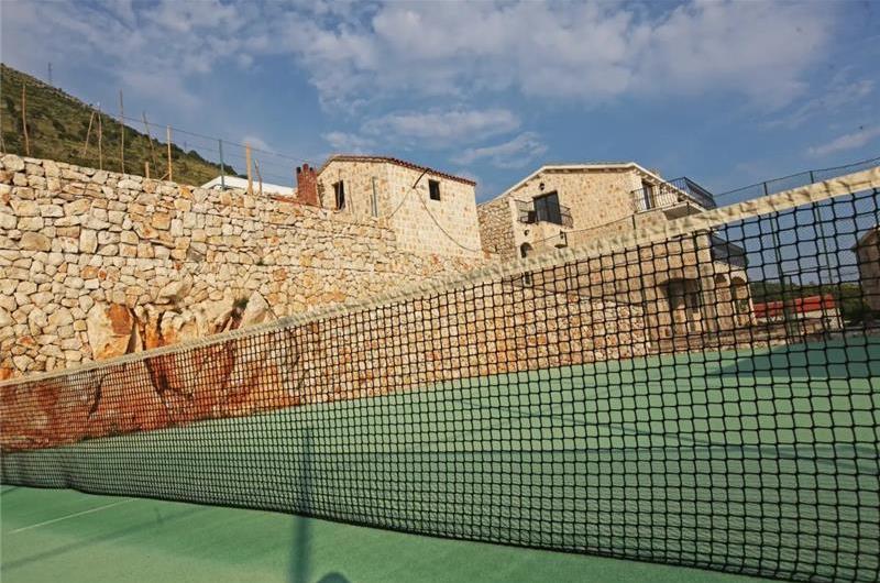 1 Bedroom Apartment with 2 Shared Pools, sleeps 2