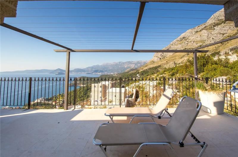 1 Bedroom Apartment with 2 Shared Pools, sleeps 2