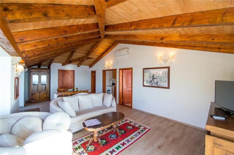 1 Bedroom Apartment with 2 Shared Pools, sleeps 2