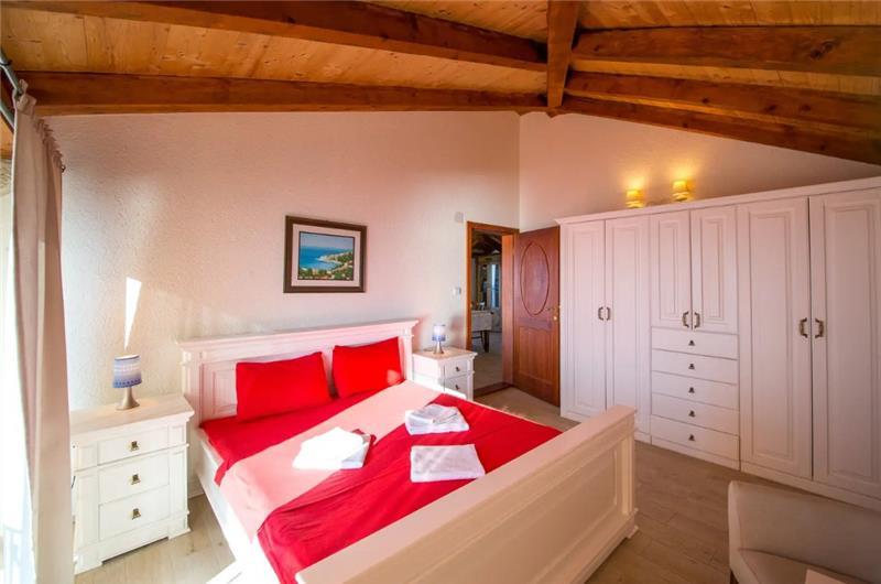 1 Bedroom Apartment with 2 Shared Pools, sleeps 2