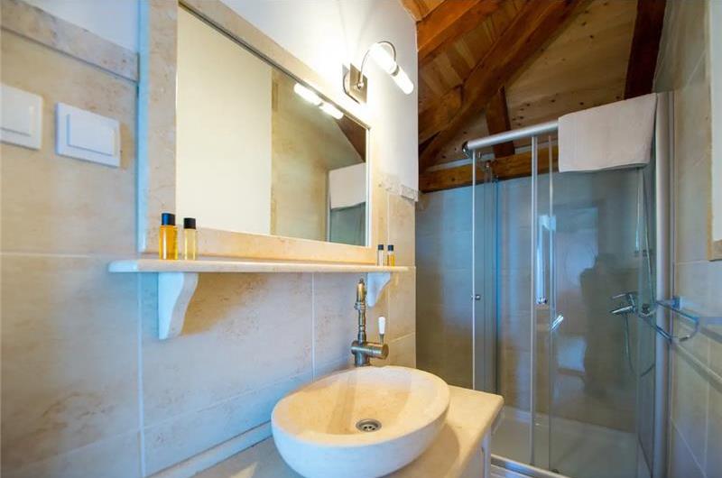 1 Bedroom Apartment with 2 Shared Pools, sleeps 2