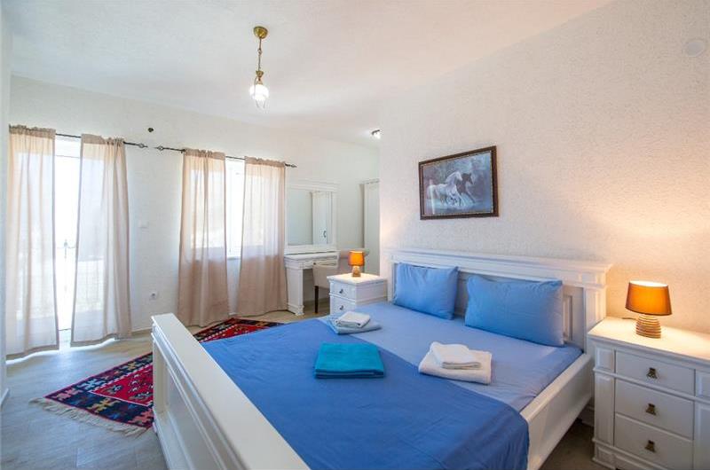 2 Bedroom Apartment with 2 Shared Pools, sleeps 4