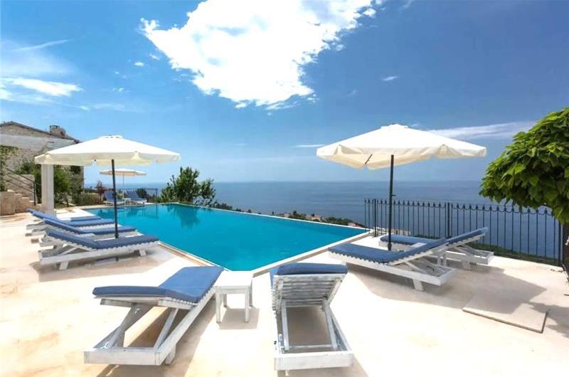 2 Bedroom Apartment with 2 Shared Pools, sleeps 4