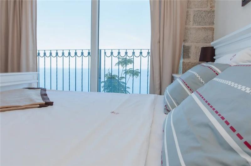 2 Bedroom Apartment with 2 Shared Pools, sleeps 4