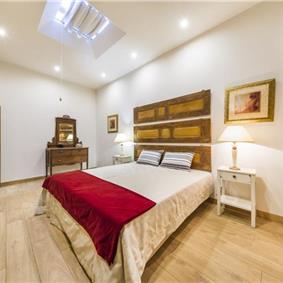 2 Bedroom Apartment with Shared Pool & Sea Views near Olhao, sleeps 4