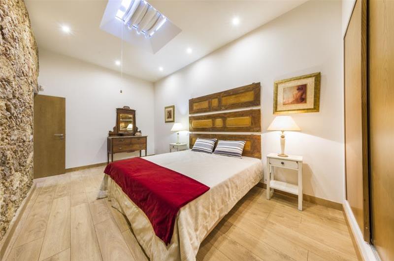 2 Bedroom Apartment with Shared Pool & Sea Views near Olhao, sleeps 4