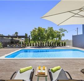 3 Bedroom Villa with Shared Pool & Sea Views near Olhao, sleeps 6