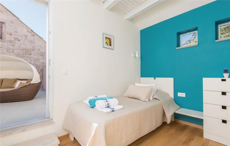 4 Bedroom Luxury Villa with Pool and Sea View in Orebic, sleeps 7-9