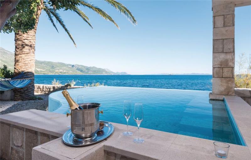 4 Bedroom Luxury Villa with Pool and Sea View in Orebic, sleeps 7-9