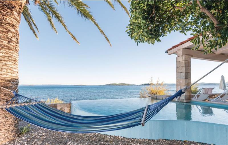 4 Bedroom Luxury Villa with Pool and Sea View in Orebic, sleeps 7-9