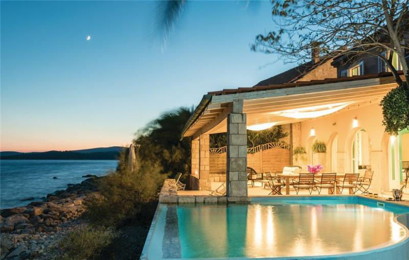 4 Bedroom Luxury Villa with Pool and Sea View in Orebic, sleeps 7-9