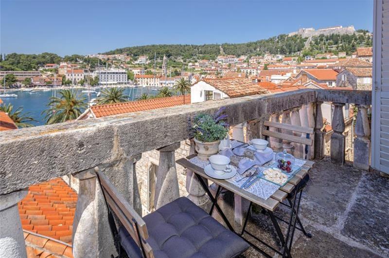 5 Bedroom Luxury Villa with Pool in Hvar Town, sleeps 10