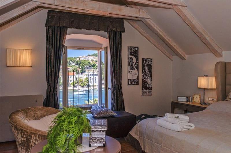 5 Bedroom Luxury Villa with Pool in Hvar Town, sleeps 10