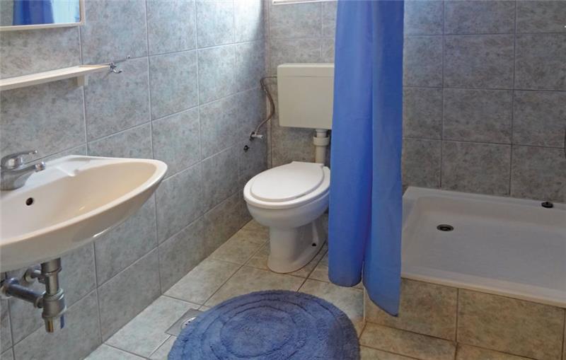 6 Bedroom Villa with Pool in Razanj near Rogoznica, sleeps 15