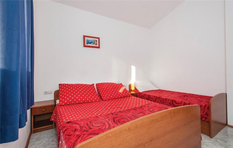 6 Bedroom Villa with Pool in Razanj near Rogoznica, sleeps 15