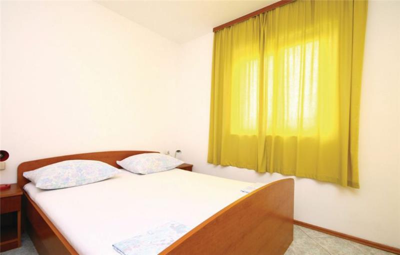 6 Bedroom Villa with Pool in Razanj near Rogoznica, sleeps 15