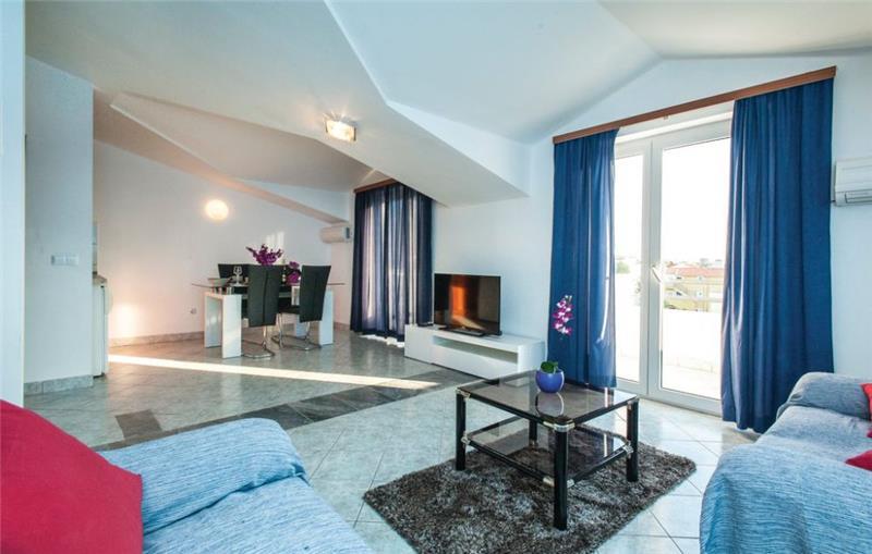 6 Bedroom Villa with Pool in Razanj near Rogoznica, sleeps 15