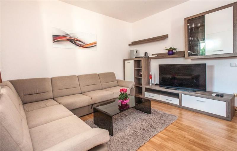 6 Bedroom Villa with Pool in Razanj near Rogoznica, sleeps 15