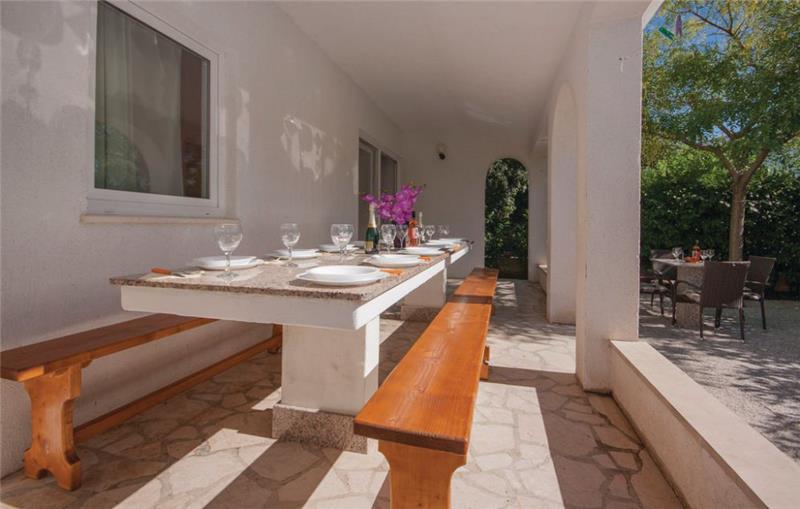 6 Bedroom Villa with Pool in Razanj near Rogoznica, sleeps 15