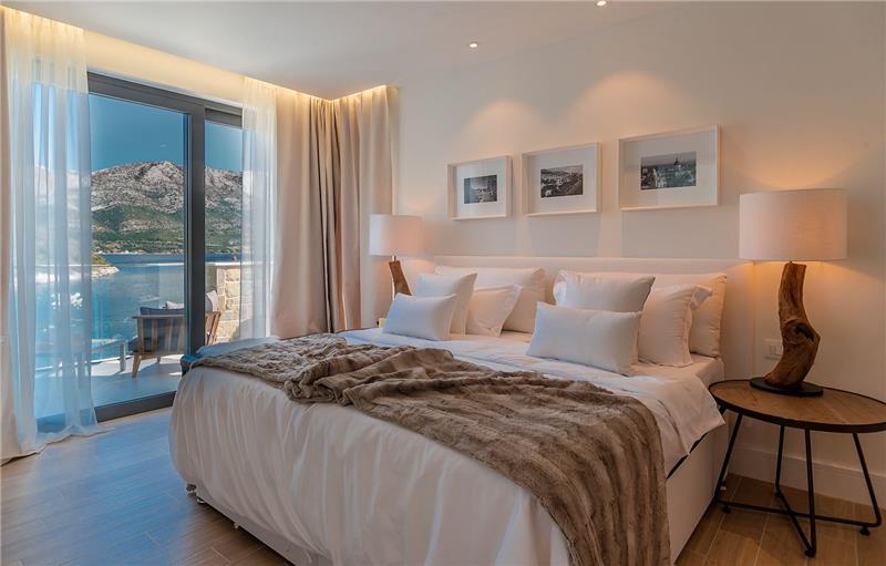 Luxury 4 Bedroom Beachfront Villa with Infinity Pool near Korcula Town, Korcula, sleeps 8
