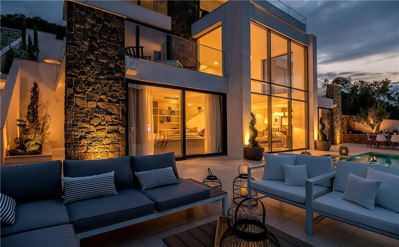 Luxury 4 Bedroom Beachfront Villa with Infinity Pool near Korcula Town, Korcula, sleeps 8