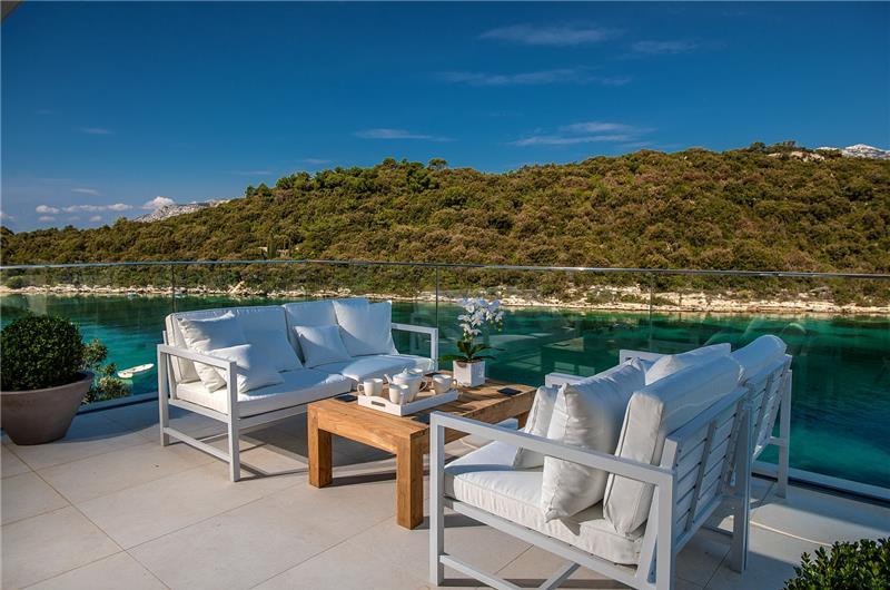 Luxury 4 Bedroom Beachfront Villa with Infinity Pool near Korcula Town, Korcula, sleeps 8