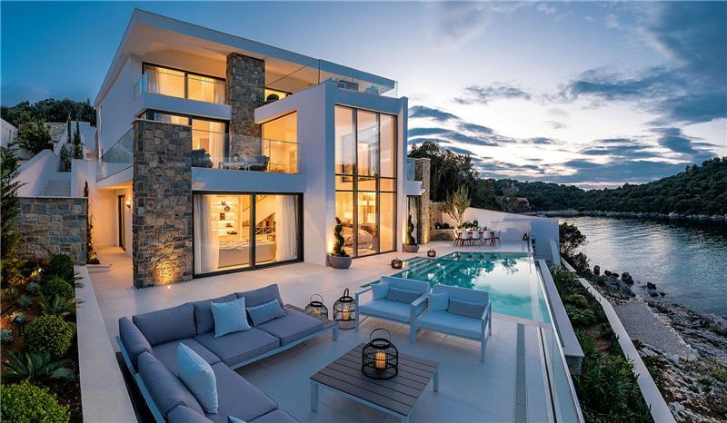 Luxury 4 Bedroom Beachfront Villa with Infinity Pool near Korcula Town, Korcula, sleeps 8