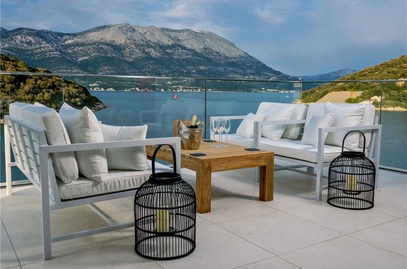 Luxury 4 Bedroom Beachfront Villa with Infinity Pool near Korcula Town, Korcula, sleeps 8