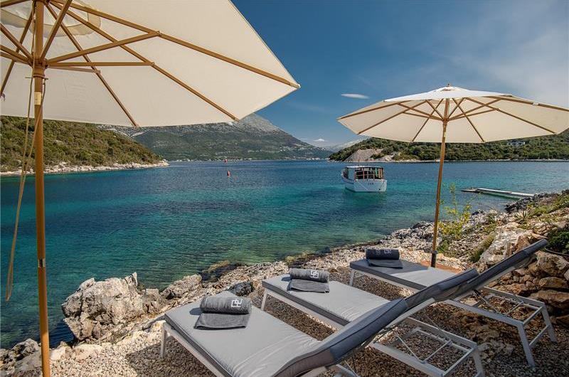 Luxury 4 Bedroom Beachfront Villa with Infinity Pool near Korcula Town, Korcula, sleeps 8
