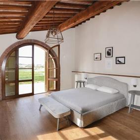 6 Bedroom Villa in Foiano della Chiana sleeps 12-14