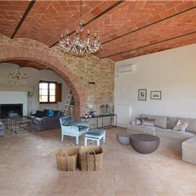 6 Bedroom Villa in Foiano della Chiana sleeps 12-14