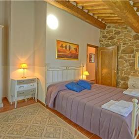 7 Bedroom Villa with Pool near Loro Ciuffenna in Tuscany, Sleeps 14