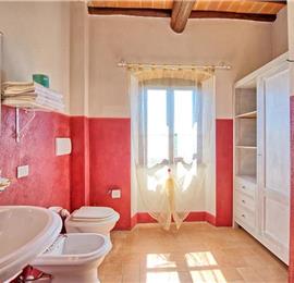 8 Bedroom Villa with Pool near Bucine, Tuscany, Sleeps 16-18