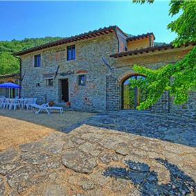 6 Bedroom Villa with Pool near Rinforzati in Tuscany, Sleeps 12