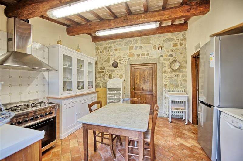 8 Bedroom Villa in Campiglia d’Orcia, Sleeps 16