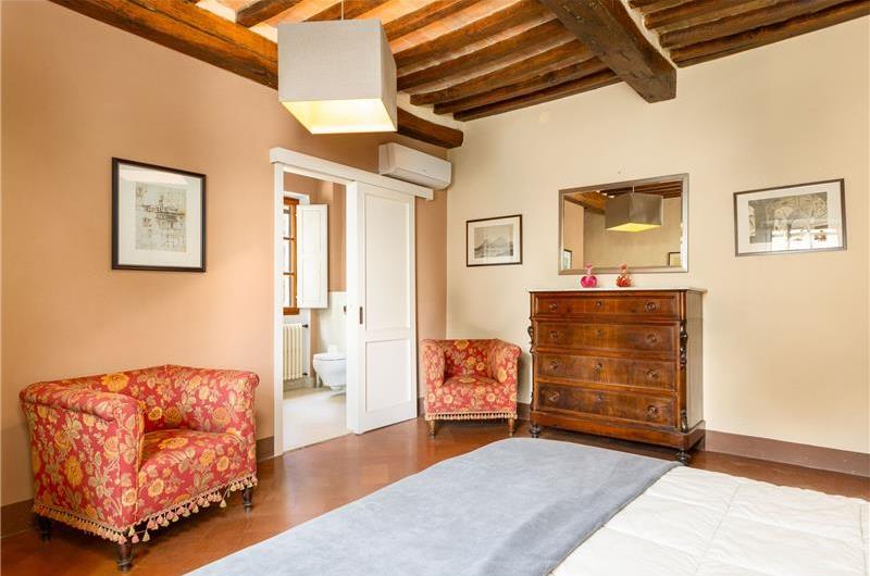 8 Bedroom Villa with Pool near Certaldo, Tuscany, Sleeps 14 - 15