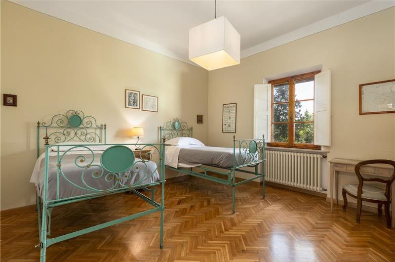 8 Bedroom Villa with Pool near Certaldo, Tuscany, Sleeps 14 - 15